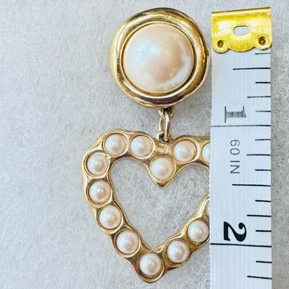 GIVENCHY AMAZING VINTAGE HEART PEARL GOLD TONE EARRINGS 1990s inv tag 12